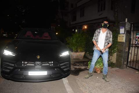 Kartik Aaryan can't stop admiring his new Lamborghini; gets snapped in Bandra