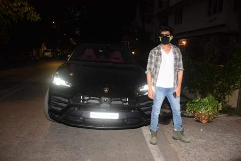 Kartik Aaryan can't stop admiring his new Lamborghini; gets snapped in Bandra