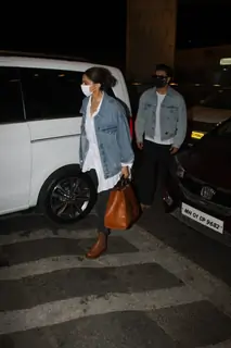 Ranveer Singh and Deepika Padukone leave for Bangalore as Janta curfew takes effect in Mumbai
