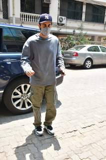 Ranbir Kapoor snapped at a dental clinic in Khar