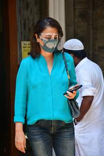Neetu Kapoor snapped at a dental clinic in Khar