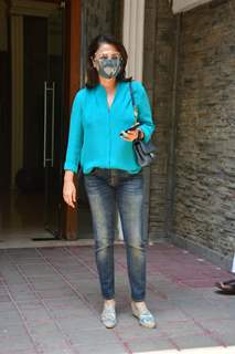 Neetu Kapoor snapped at a dental clinic in Khar