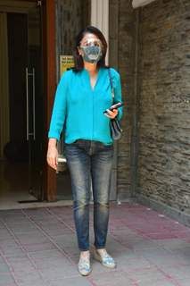 Neetu Kapoor snapped at a dental clinic in Khar