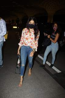 Janhvi Kapoor jets off to Goa ahead of the 15 day-curfew in Maharashtra