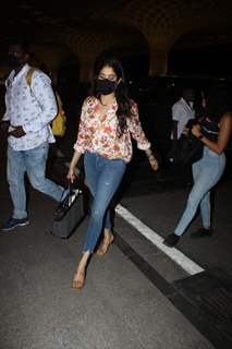 Janhvi Kapoor jets off to Goa ahead of the 15 day-curfew in Maharashtra