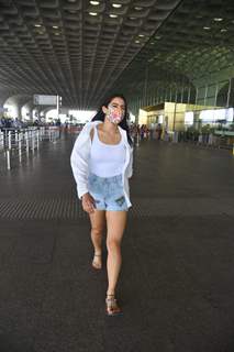 Sara Ali Khan snapped at the airport