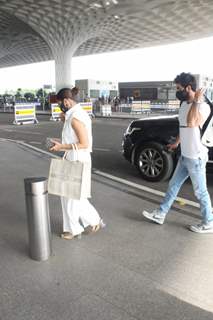 Ranbir Kapoor and Alia Bhatt spotted at airport leaving for Maldives