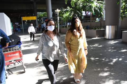 Soni Razdan and Shaheen Bhatt snapped at airport
