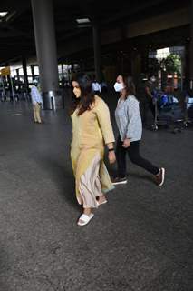 Soni Razdan and Shaheen Bhatt snapped at airport