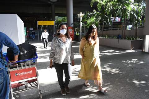 Soni Razdan and Shaheen Bhatt snapped at airport