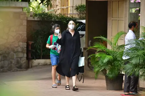 Karisma Kapoor with her son at sister Kareena Kapoor Khan's residence