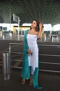 Bigg Boss 14 fame Nikki Tamboli snapped at airport