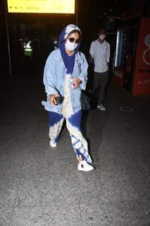 Hina Khan arrives at Mumbai airport