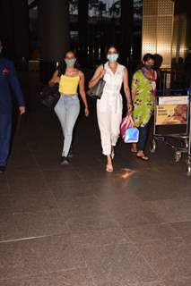Janhvi Kapoor snapped at Mumbai airport 