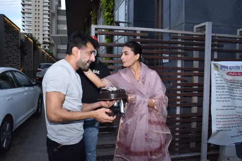 Pavitra Punia celebrates her birthday with Eijaz Khan