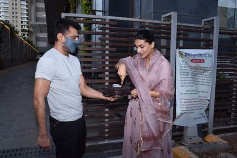 Pavitra Punia celebrates her birthday with Eijaz Khan