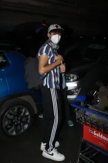 Ibrahim Ali Khan spotted at Mumbai airport