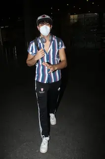 Ibrahim Ali Khan spotted at Mumbai airport