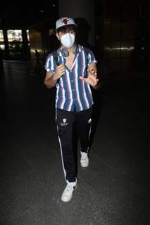 Ibrahim Ali Khan spotted at Mumbai airport