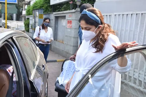 Mohit Malik and Addite Malik spotted with newborn baby in Santacruz