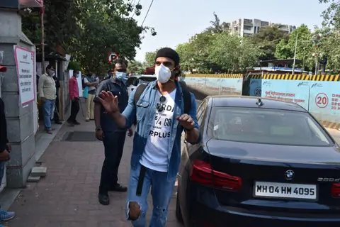 Mohit Malik and Addite Malik spotted with newborn baby in Santacruz