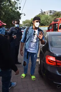 Mohit Malik and Addite Malik spotted with newborn baby in Santacruz