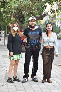 Aarti Singh, Krushna Abhishek and Kashmira Shah spotted in Khar