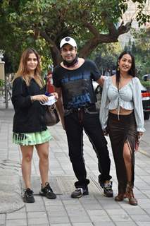 Aarti Singh, Krushna Abhishek and Kashmira Shah spotted in Khar