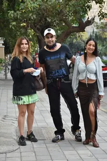 Aarti Singh, Krushna Abhishek and Kashmira Shah spotted in Khar