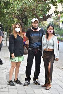 Aarti Singh, Krushna Abhishek and Kashmira Shah spotted in Khar