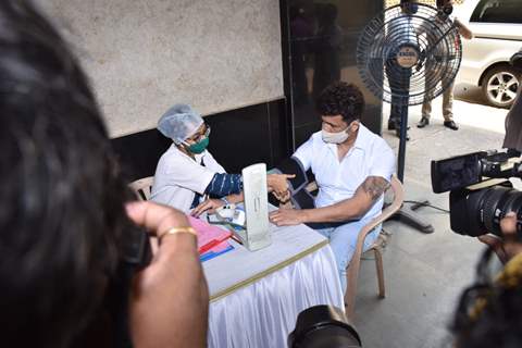 Sonu Nigam papped at a blood donation camp in Juhu