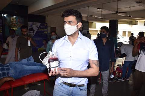 Sonu Nigam papped at a blood donation camp in Juhu