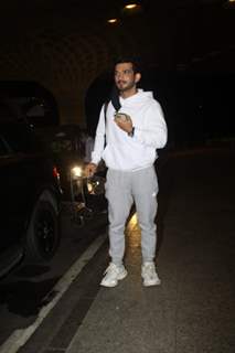 Arjun Bijlani snapped at Mumbai airport