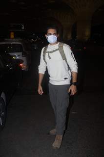 Abhinav Shukla snapped at Mumbai airport