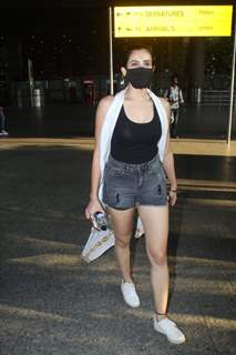 Sonnalli Seygall snapped at Mumbai Airport