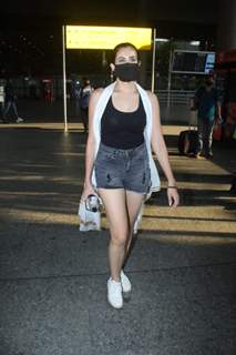 Sonnalli Seygall snapped at Mumbai Airport