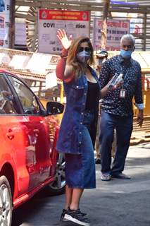 Arti Singh spotted at Dadar vacation centre