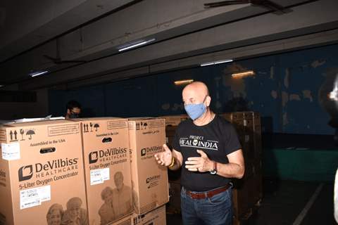 Anupam Kher to donate free backpack oxygen machine and ventilators