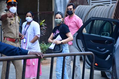 Esha Deol with husband Bharat Takhtani spotted at Dadar vaccination centre