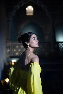 HIna Khan princess like picture