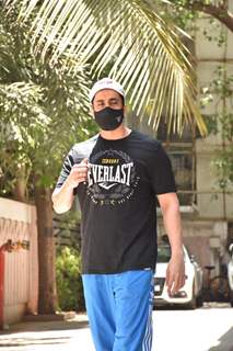 Sunny Singh spotted in Juhu, Mumabi