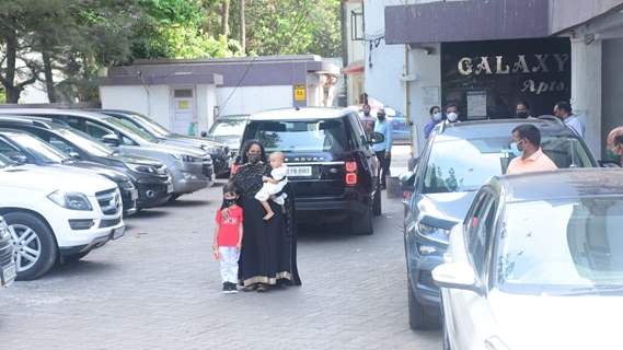 Arpita Khan Sharma spotted arriving at Salman Khan's house