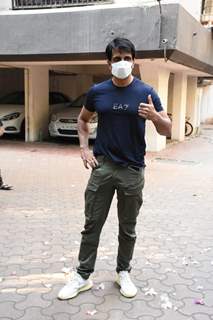 Sonu Sood spotted outside his building!