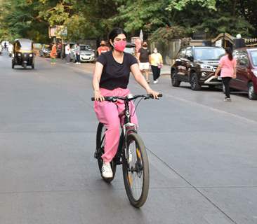 Khushi Kapoor snapped cycling in Lokhandwala, Andheri