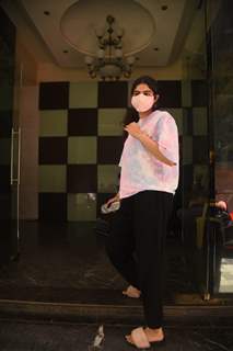 Khushi Kapoor spotted at a clinic in Bandra! 