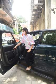 Khushi Kapoor spotted at a clinic in Bandra! 