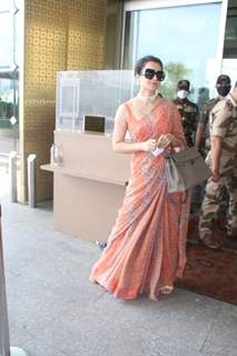 Kangana Ranaut leaves for Manali after recovering from Covid-19!