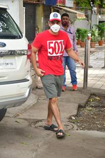 Kunal Khemu spotted at food hall, Khar