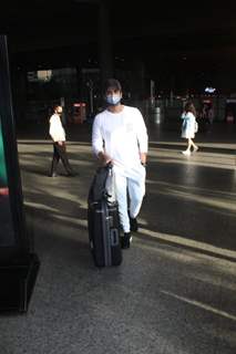 Arjan Bajwa snapped at Mumbai Airport