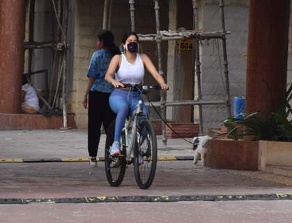 Janhvi Kapoor snapped in Lokhandwala, Andheri